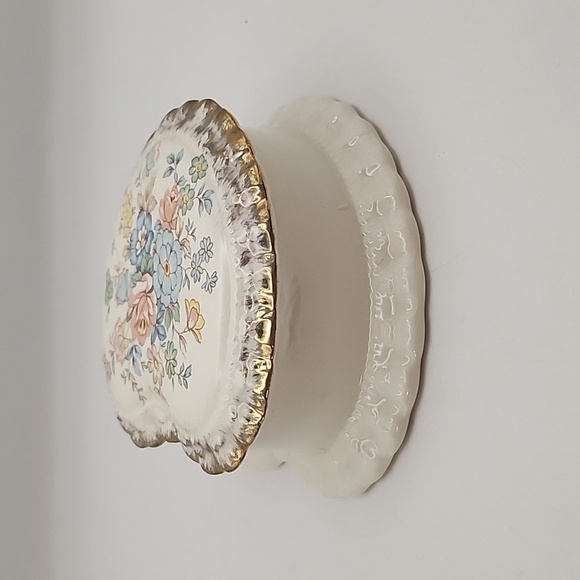 Vintage Ceramic Heart Trinket Box 4" X 4" X 1.5" - Picture 5 of 9